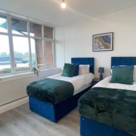 2 Bedroom Apartment - Flitwick - Contractor Friendly - Tourist Ready - Full Kitchen - Wifi - Smart Tv - Sofa Bed - Free Parking - Ideal For Short Or Long Stays Exterior foto