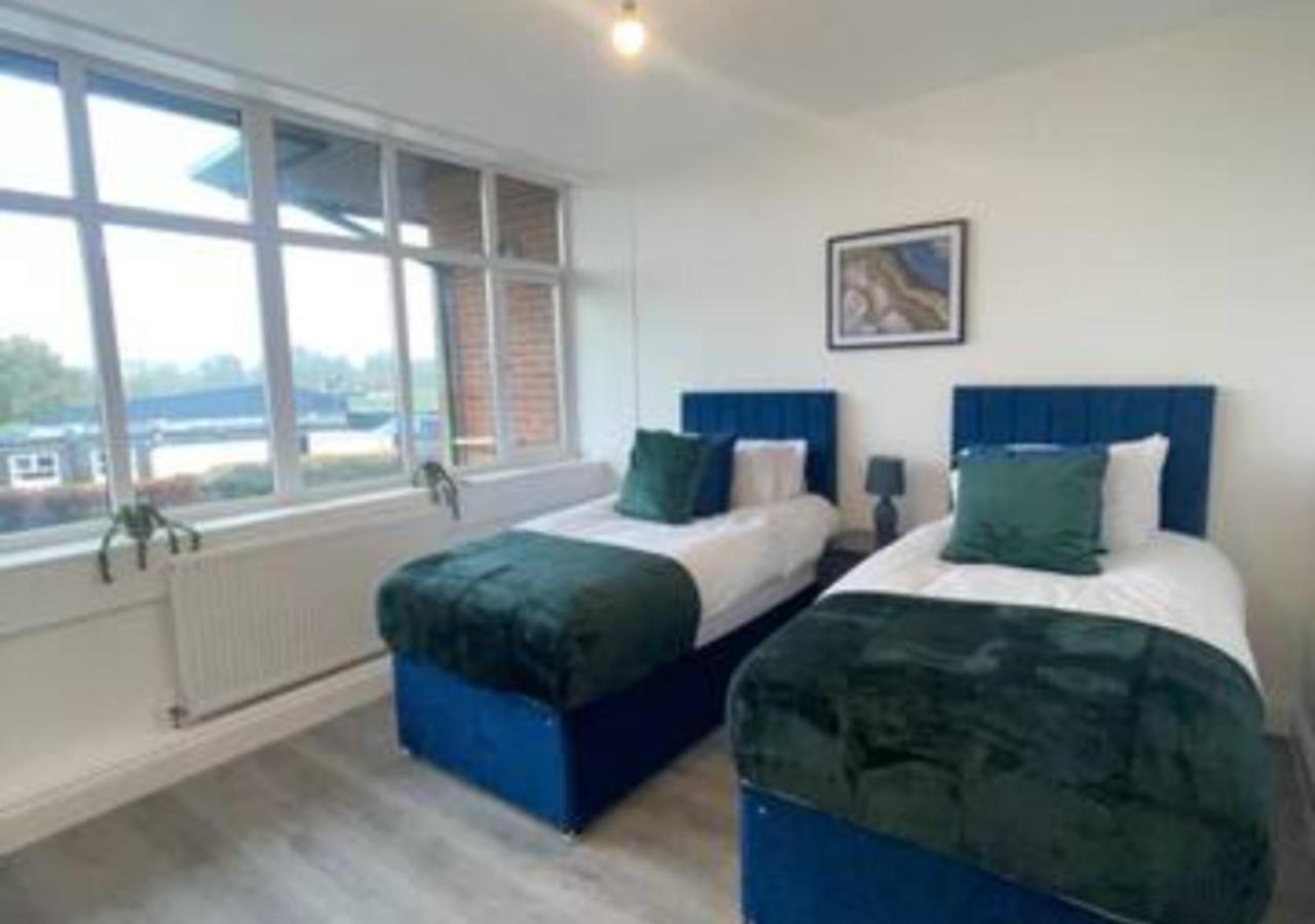 2 Bedroom Apartment - Flitwick - Contractor Friendly - Tourist Ready - Full Kitchen - Wifi - Smart Tv - Sofa Bed - Free Parking - Ideal For Short Or Long Stays Exterior foto