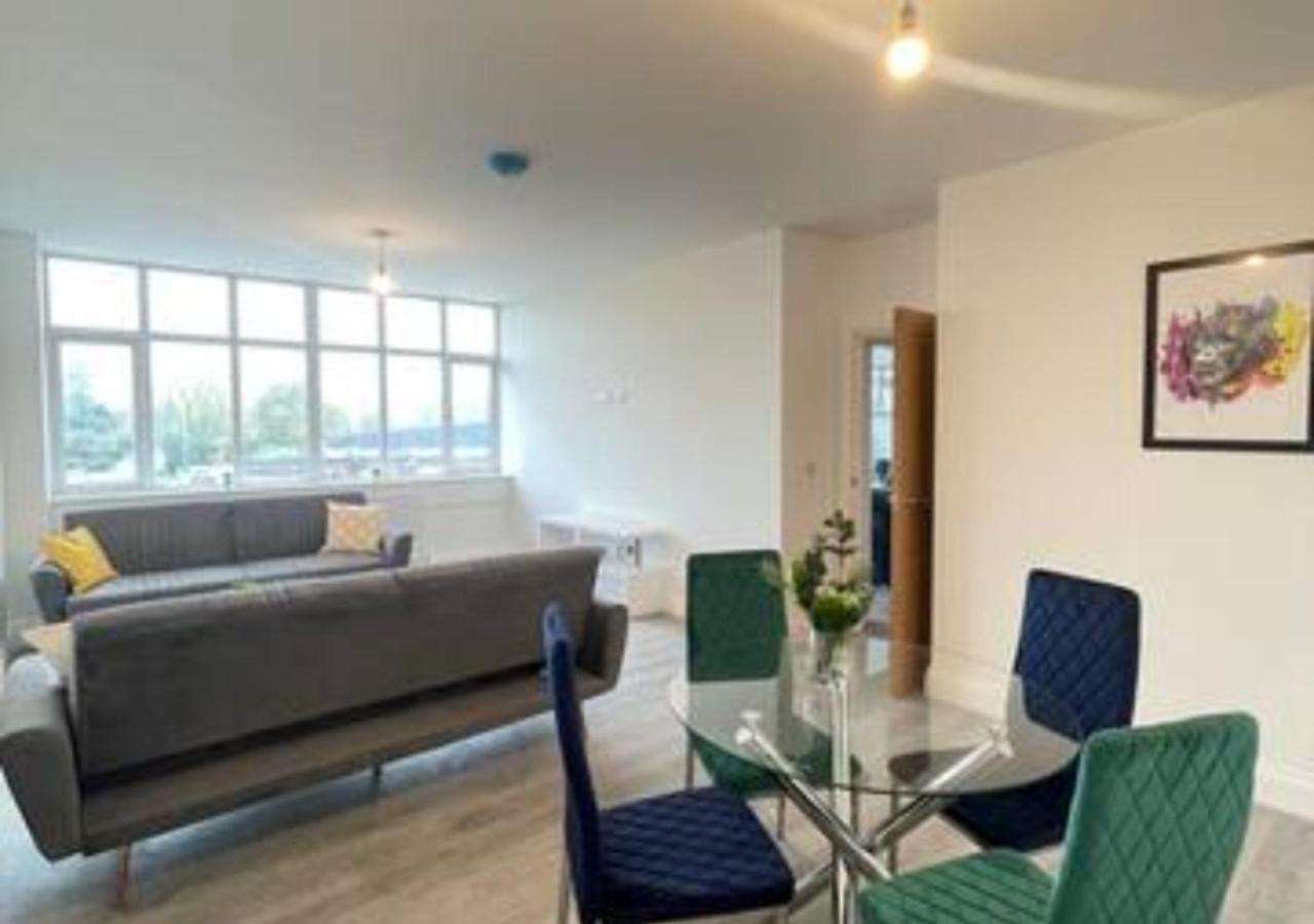 2 Bedroom Apartment - Flitwick - Contractor Friendly - Tourist Ready - Full Kitchen - Wifi - Smart Tv - Sofa Bed - Free Parking - Ideal For Short Or Long Stays Exterior foto